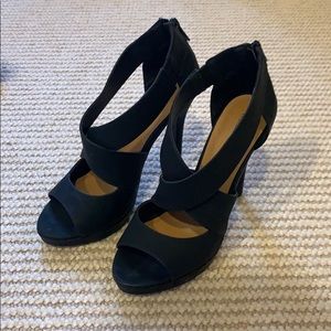Black open toe strappy 5” heels